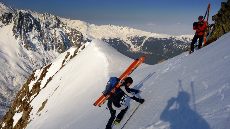 Option 1 : vers 2100m prendre les pentes SE à gauche