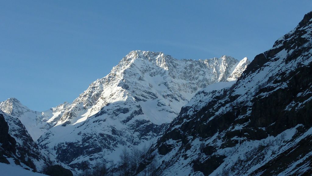 #6 Aiguille de l Aiguille de l'Olan : face N skiée l'année derniere par un skieur d'exception