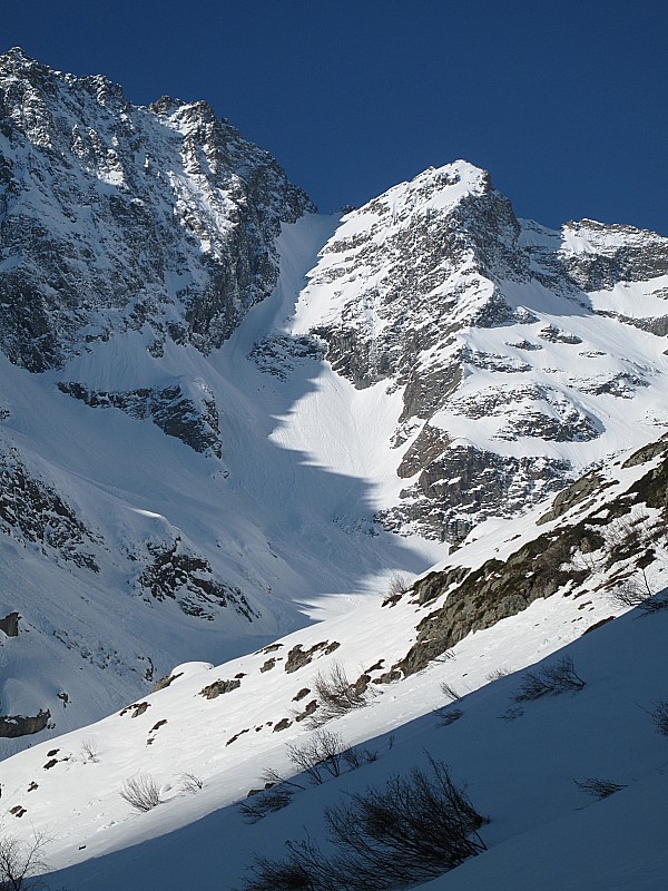 #1 couloir Maximin : le couloir depuis le refuge couloir Maximin : le couloir depuis le refuge