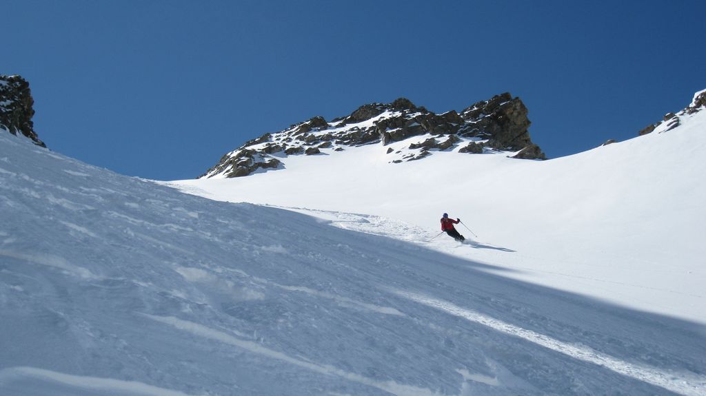 #14 Couloir Maximin : la rive gauche est restée bien poudreuse sur le haut Couloir Maximin : la rive gauche est restée bien poudreuse sur le haut