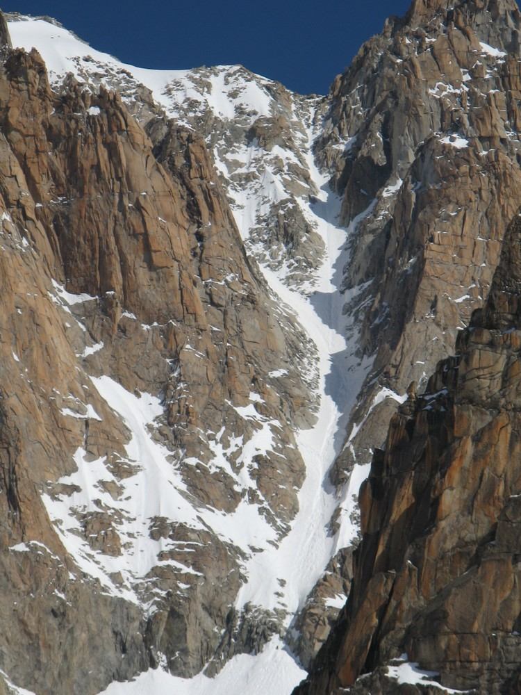 #13 Aiguille d Aiguille d'Argentière : Couloir en Y avec 2 personnes dans l'étroiture du bas