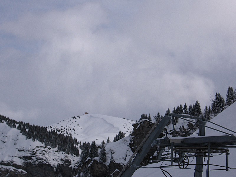 #6 le sommet vu par le retour : descente par les pistes de PRAZ sur ARLY; le sommet de la tète de Véry est en fond le sommet vu par le retour : descente par les pistes de PRAZ sur ARLY; le sommet de la tète de Véry est en fond