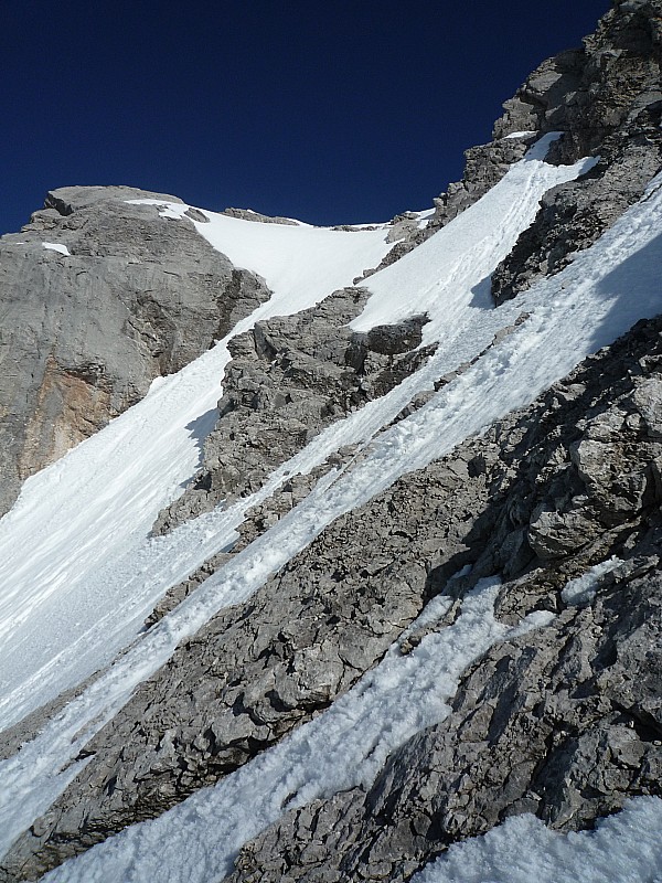 #4 Pointe Perçée : La dernière pente avant de rejoindre la voie normale. Pointe Perçée : La dernière pente avant de rejoindre la voie normale.