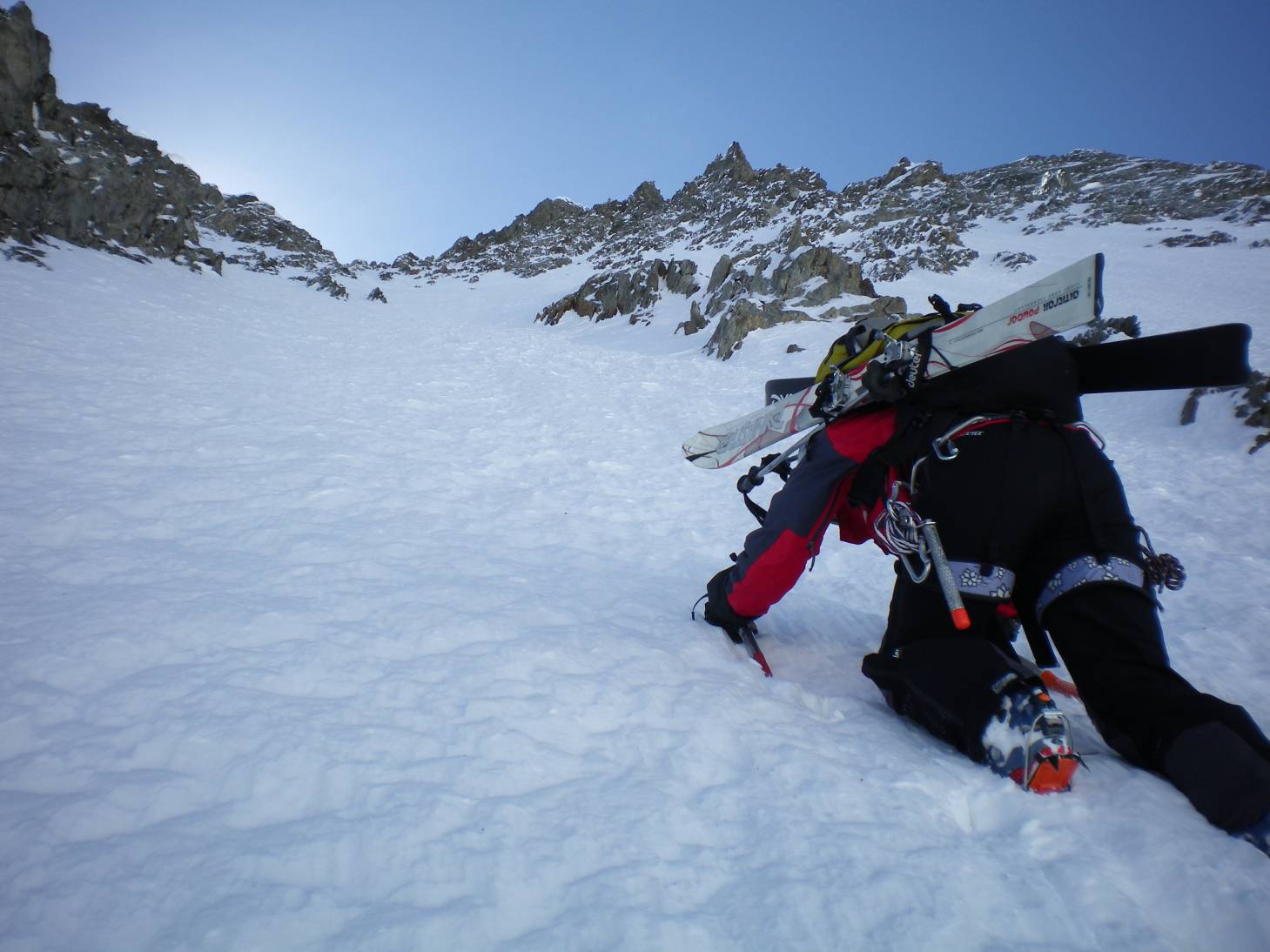 #6 Col du Vaccivier : Maud tente un débordement par la droite et ne veut plus lâcher la tête... Col du Vaccivier : Maud tente un débordement par la droite et ne veut plus lâcher la tête...