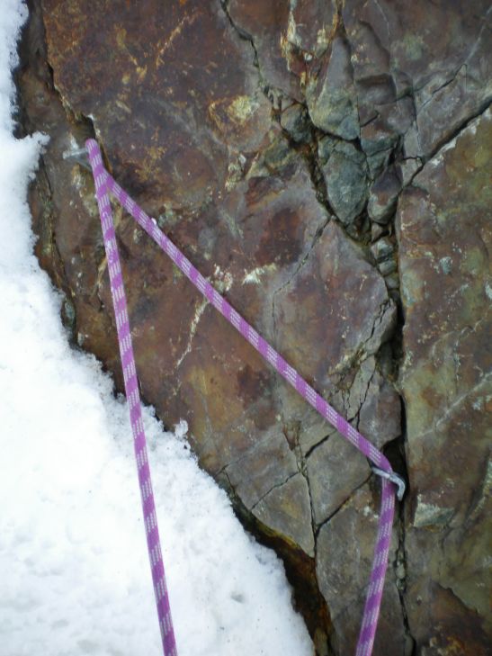 #5 Aiguille de l Aiguille de l'Olan : Et le relais, en bons pitons