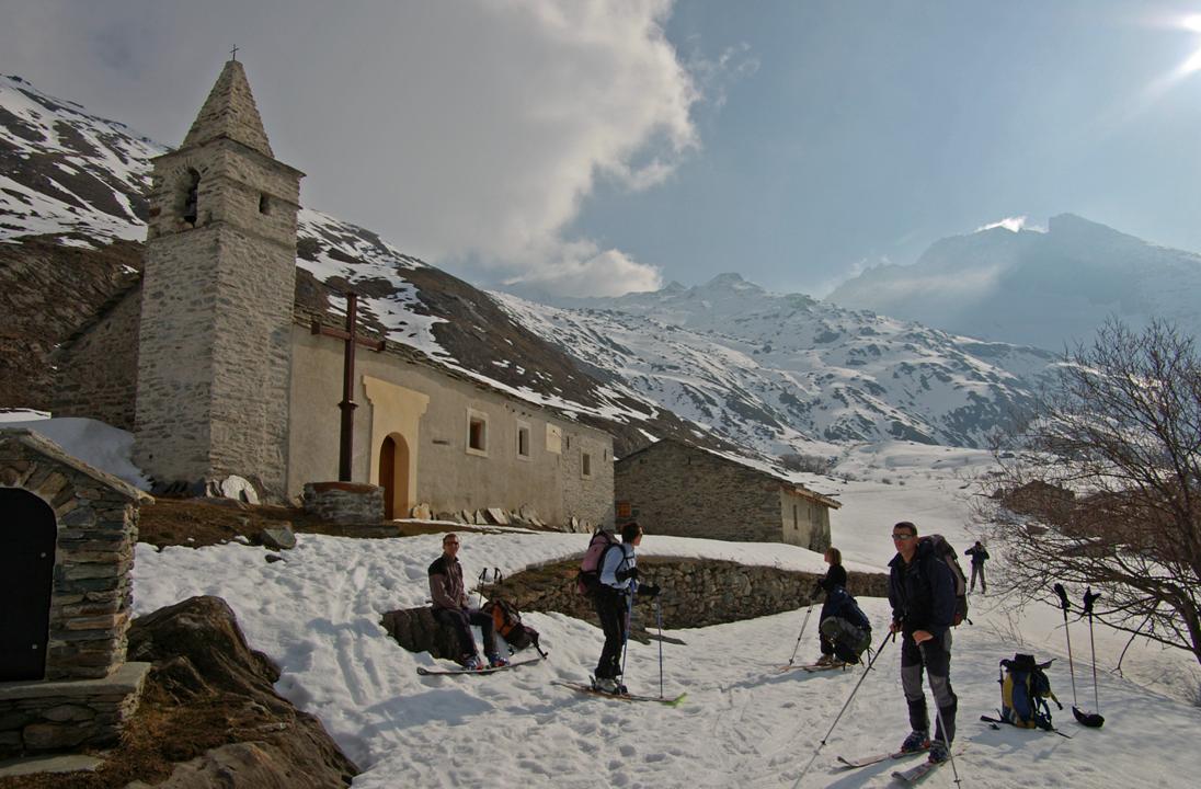 #22 Avérole au 11/04 matin : Le village d Avérole au 11/04 matin : Le village d'Avérole dort sous la neige.