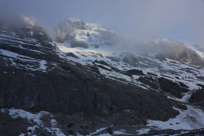 #1 Pointe Blanche : la Pointe Blanche et sa face Sud depuis la route vers le col de la Colombière Pointe Blanche : la Pointe Blanche et sa face Sud depuis la route vers le col de la Colombière