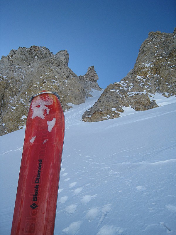 #2 Couloir des Modannais : Couloir en face Nord, aimablement tracé par un groupe passé 1/2 h avant; les crampons sont restés dans le sac ! Couloir des Modannais : Couloir en face Nord, aimablement tracé par un groupe passé 1/2 h avant; les crampons sont restés dans le sac !