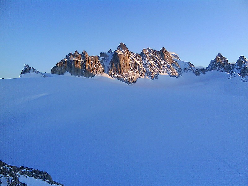 Les aiguilles Dorées : coucher de soleil vu du refuge du trient