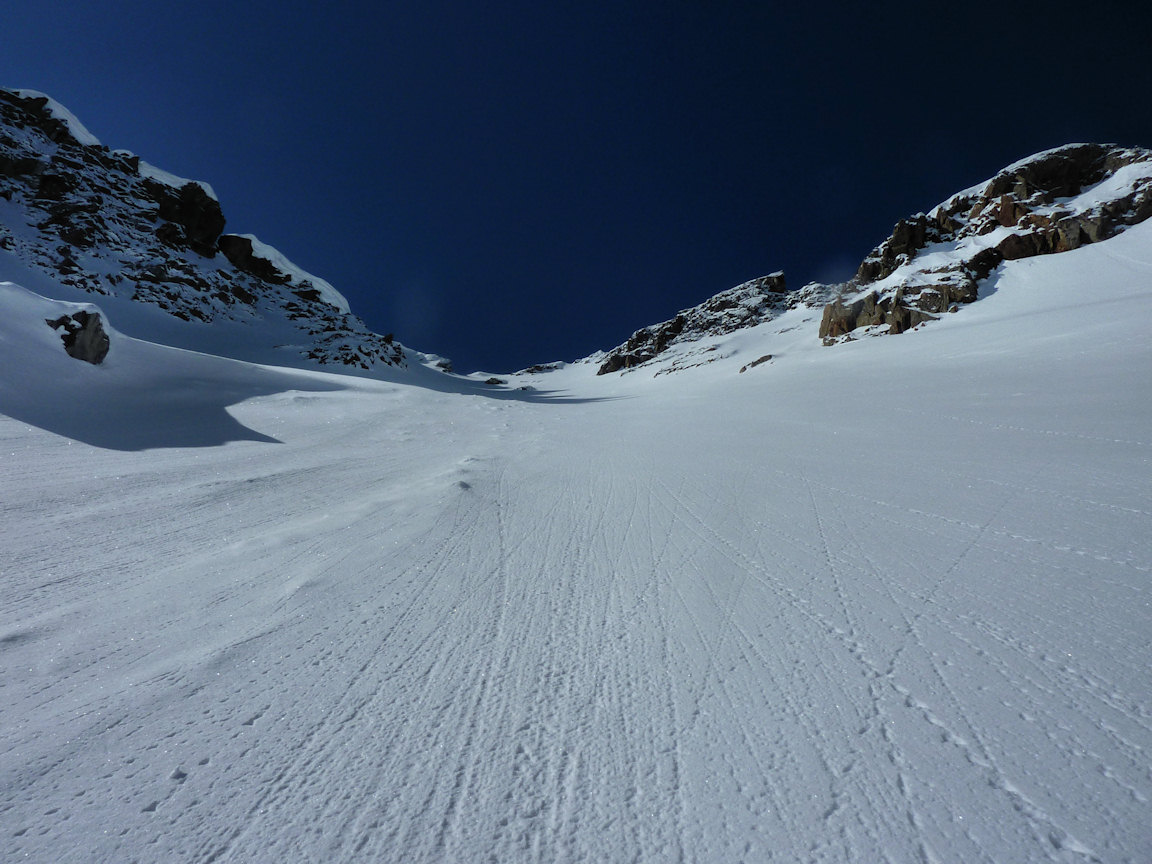 #15 Le haut de la face. : Avant la petite traversée vers la gauche au niveau des rochers. Le haut de la face. : Avant la petite traversée vers la gauche au niveau des rochers.