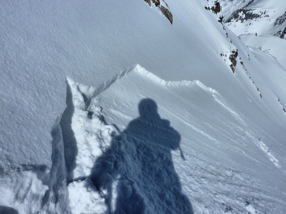 #4 Premier virage !!! : La neige se fissure, une petite plaque se détache.
Idem pour les virages suivants, dans la partie haute. Premier virage !!! : La neige se fissure, une petite plaque se détache.
Idem pour les virages suivants, dans la partie haute.