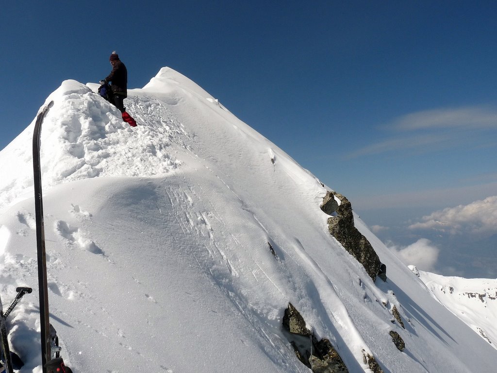 #10 Le couloir : Thierry se prepare pour descendre le couloir: juste dessous... a parait raide... Le couloir : Thierry se prepare pour descendre le couloir: juste dessous... a parait raide...