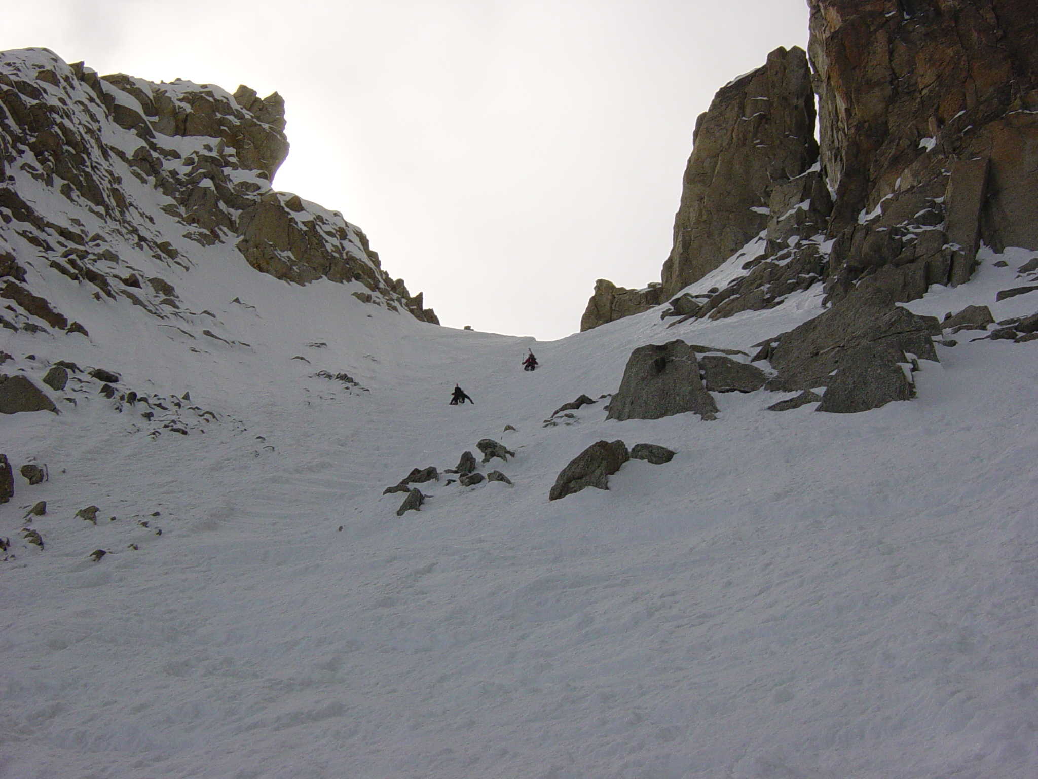#6 couloir de droite : remonté par le couloir de droite pour éviter d couloir de droite : remonté par le couloir de droite pour éviter d'attendre la fin des descentes sur la ficelle ...