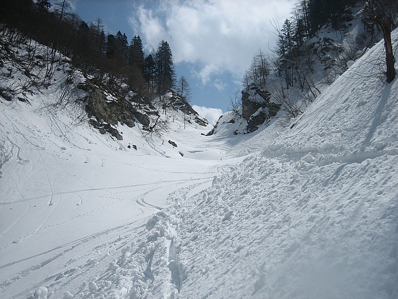 #5 Apres Largot ca passe : La descente par le fond de vallon (et non l Apres Largot ca passe : La descente par le fond de vallon (et non l'itineraire) d'ete passe encore pus-tot bien