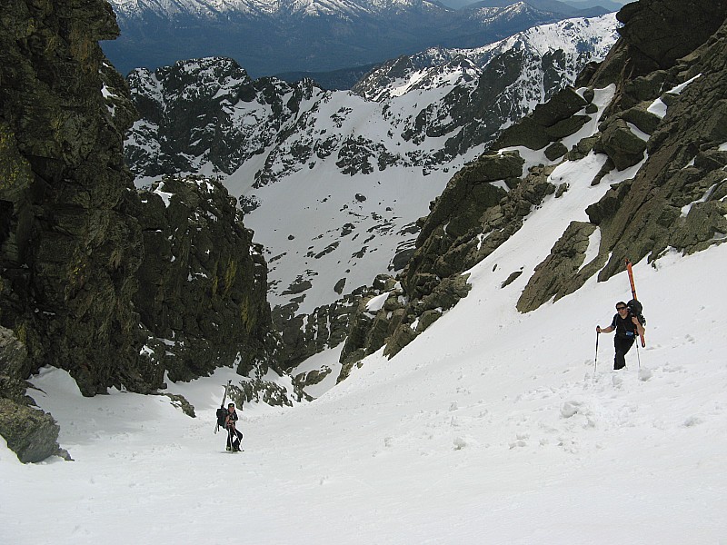 #5 Couloir de la Forca : Ange-François et Nico à la fin de la partie la plus encaissée du couloir. Couloir de la Forca : Ange-François et Nico à la fin de la partie la plus encaissée du couloir.