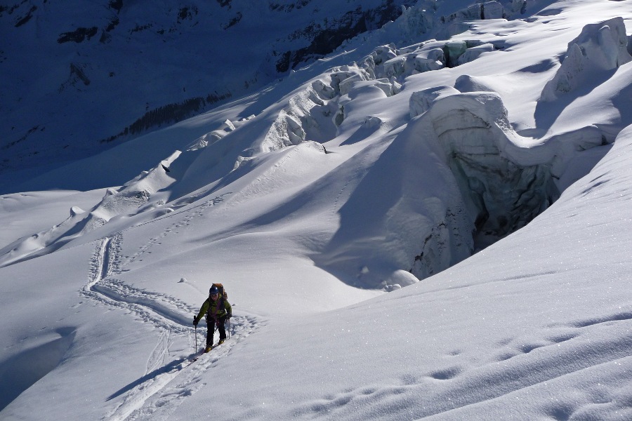 #26 Glacier de Moming : Un cheminement pas très direct sur ce glacier tortueux Glacier de Moming : Un cheminement pas très direct sur ce glacier tortueux