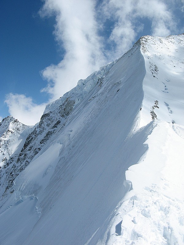 #50 Arête du blanc : ça penche un peu à gauche quand même... Arête du blanc : ça penche un peu à gauche quand même...