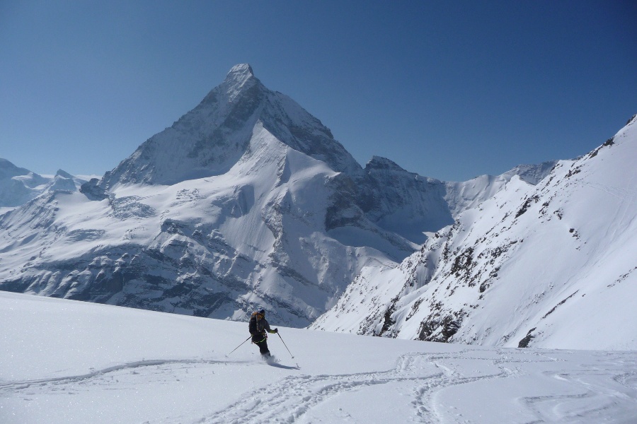 #59 Hohmänggletscher : On laisse glisser face au Cervin Hohmänggletscher : On laisse glisser face au Cervin