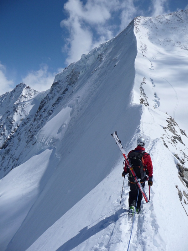 #49 Arête de Moming : Encore un peu de fil de rasoir, jusqu Arête de Moming : Encore un peu de fil de rasoir, jusqu'au pied du Zinalrothorn