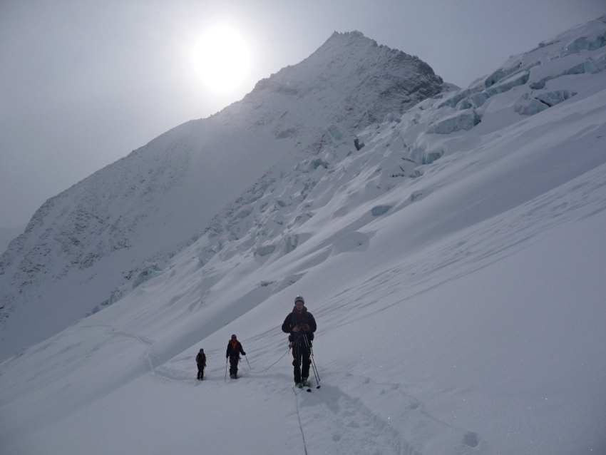 #15 Turtmanngletscher : A la sortie de la traversée un peu scabreuse sous les montonnements du glacier de Turtmann Turtmanngletscher : A la sortie de la traversée un peu scabreuse sous les montonnements du glacier de Turtmann