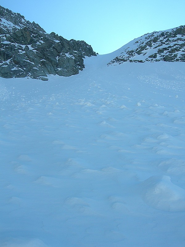 Pointe du Vallonnet : le pied du couloir à 45°, alti 3100m
