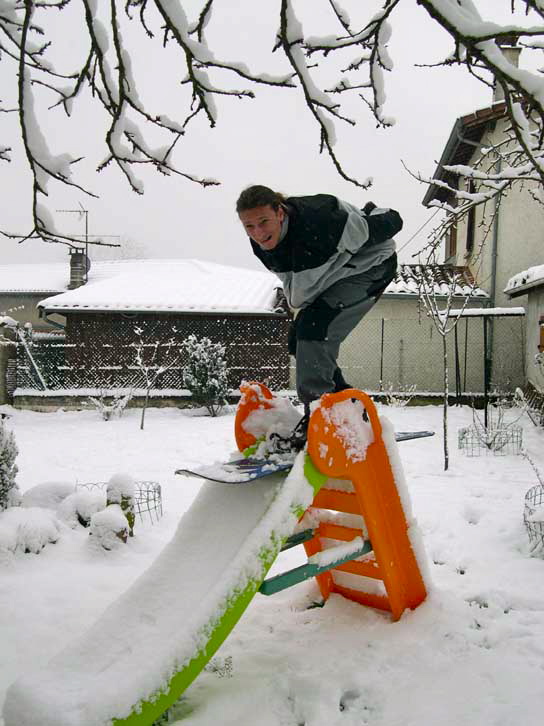 #1 la preuve : Neige + pente: Il ne peut pas s la preuve : Neige + pente: Il ne peut pas s'en empêcher; il chausse!!! d'ou les options coulées a la descente dans les bois.