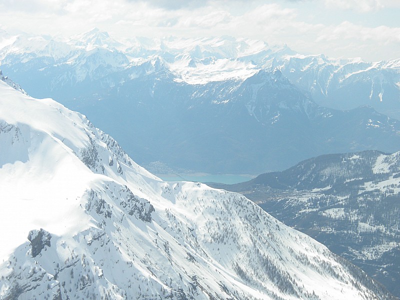 #9 aiguille 8 : vu du sommet vers le sud avec le lac.... aiguille 8 : vu du sommet vers le sud avec le lac....
