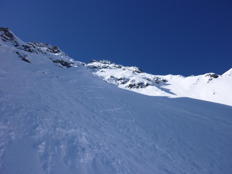 #9 Grand Charnier : bas de la face , toujours en poudre , avant la moquette Grand Charnier : bas de la face , toujours en poudre , avant la moquette