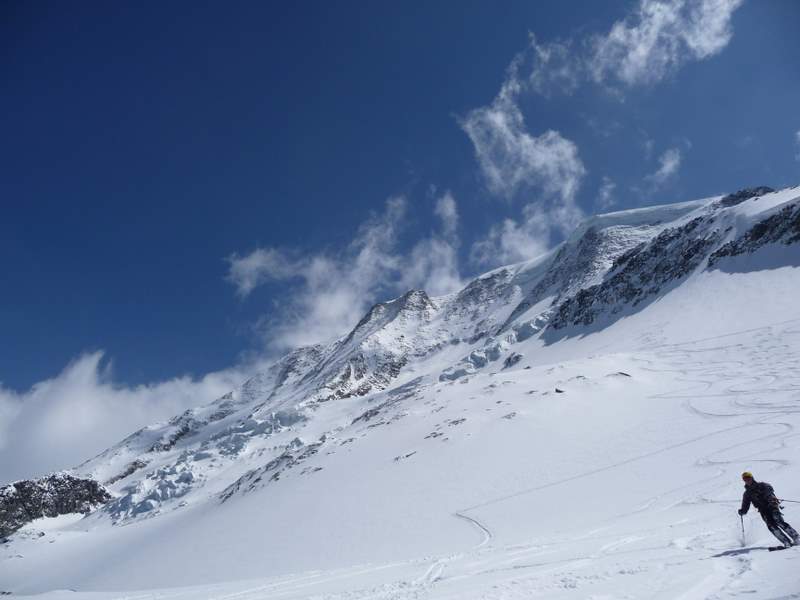 Dômes de Miage : Encore du bon ski (couloir de Covagnet au fond au centre)