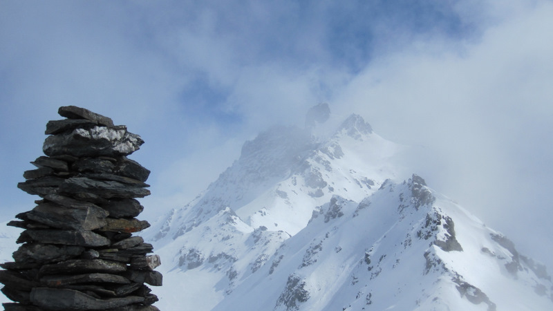 #5 pointe du grand vallon : le sommet donne envie d pointe du grand vallon : le sommet donne envie d'enchainer sur le grand roc noir, les nuages un peu moins ...