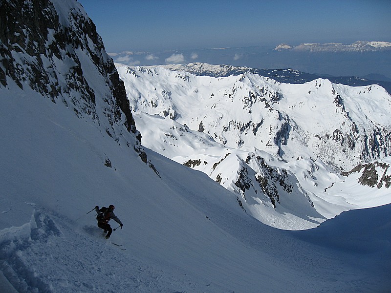 #29 Descente du pas du frène : Romu s Descente du pas du frène : Romu s'élance dans cette poudreuse densifiée mais bien agréable !