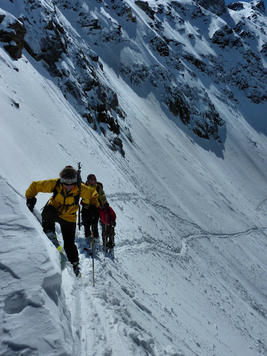 #20 Fin de la traversée : Courte remontée peu aisée pour accèder au col de la Pierre. Fin de la traversée : Courte remontée peu aisée pour accèder au col de la Pierre.