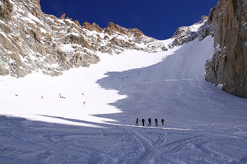 #1 On n On n'est pas seul : Y a du monde sur le glacier du milieu