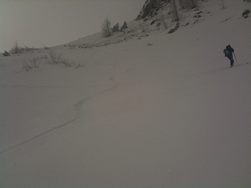 #5 Descente : On enquille de bons virages dans une poudre inespérée pour une mi-avril Descente : On enquille de bons virages dans une poudre inespérée pour une mi-avril