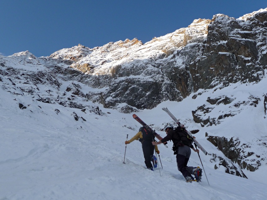 #9 Sortie des vires : On arrive dans le cirque au pied du couloir Sortie des vires : On arrive dans le cirque au pied du couloir