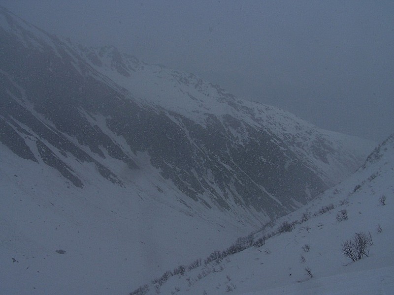 #21 Pointe de Cerdosse : Il neige! (refuge de la Balme) Pointe de Cerdosse : Il neige! (refuge de la Balme)