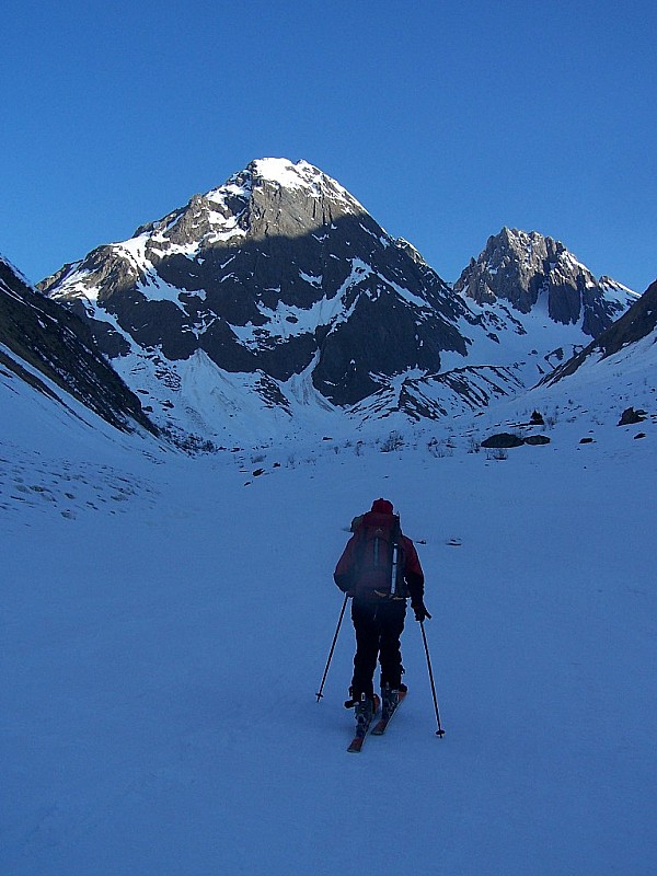 #19 Pointe de Cerdosse : Au départ dans le Vallon de l Pointe de Cerdosse : Au départ dans le Vallon de l'Ormente.