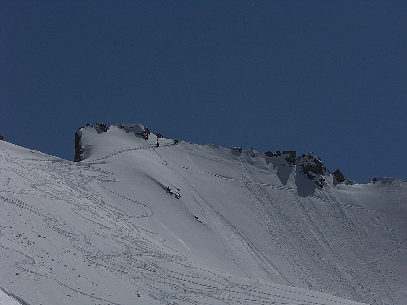 #3 golette de l golette de l'oule : 14h30! les 2 randonneurs filent versant SE, direction Follys...