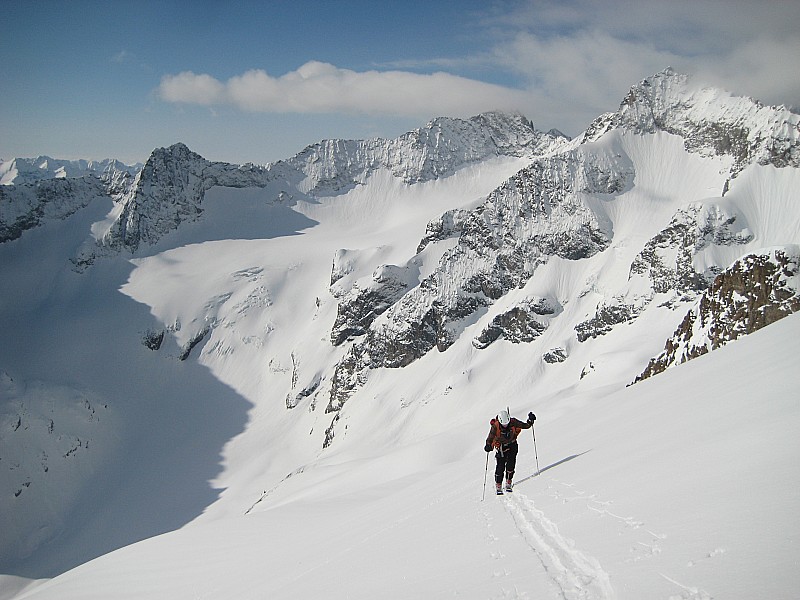 #9 on prend de la hauteur : : glacier du sélé en arriere plan , bien bouché on prend de la hauteur : : glacier du sélé en arriere plan , bien bouché