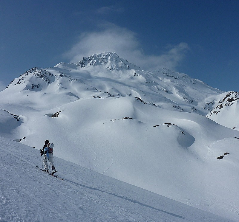 #1 Col E de Barasson : Début de la Combe de Barasson avec le Mont Mort au fond Col E de Barasson : Début de la Combe de Barasson avec le Mont Mort au fond