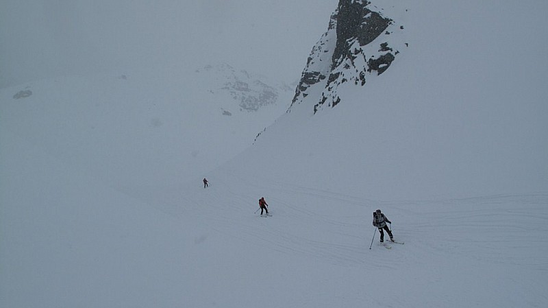#12 Dans le vallon supérieur : Descente sous la chute de neige Dans le vallon supérieur : Descente sous la chute de neige