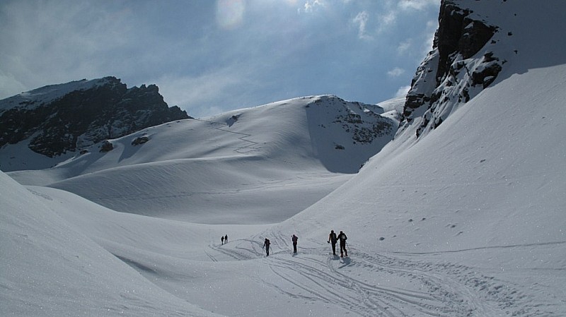 #5 Dans le petit vallon supérieur : La trace part vers la droite; conditions correctes Dans le petit vallon supérieur : La trace part vers la droite; conditions correctes