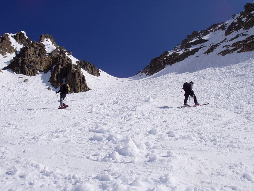 #3 Couloir sud : Des boules, mais ça passe bien à ski (quand on sait faire les conversions...) Couloir sud : Des boules, mais ça passe bien à ski (quand on sait faire les conversions...)