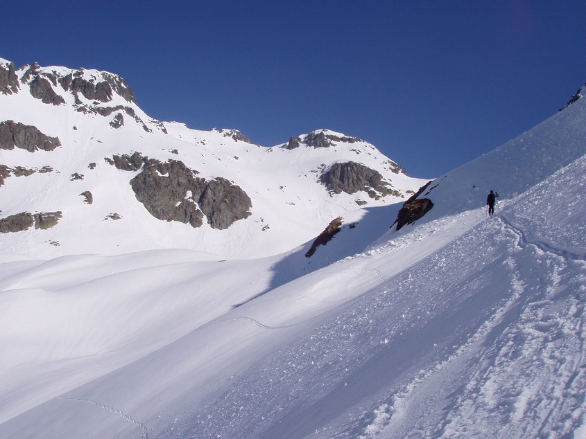 #2 Montée Face sud : Au frais pour une fois...La dent du Pra au fond. Montée Face sud : Au frais pour une fois...La dent du Pra au fond.