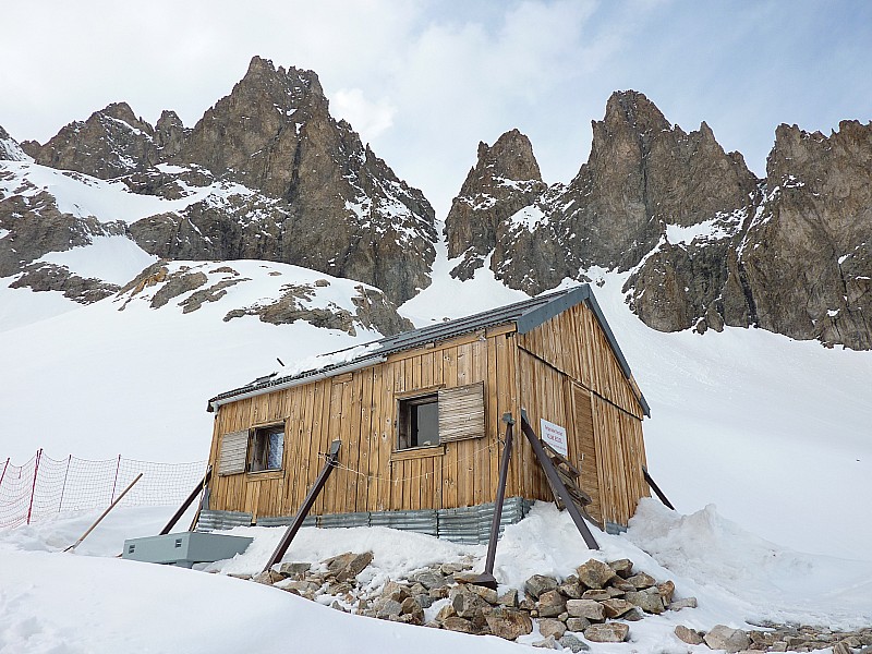 #23 L L'ancien refuge : Il a perdu ses haubans pour des étais métalliques