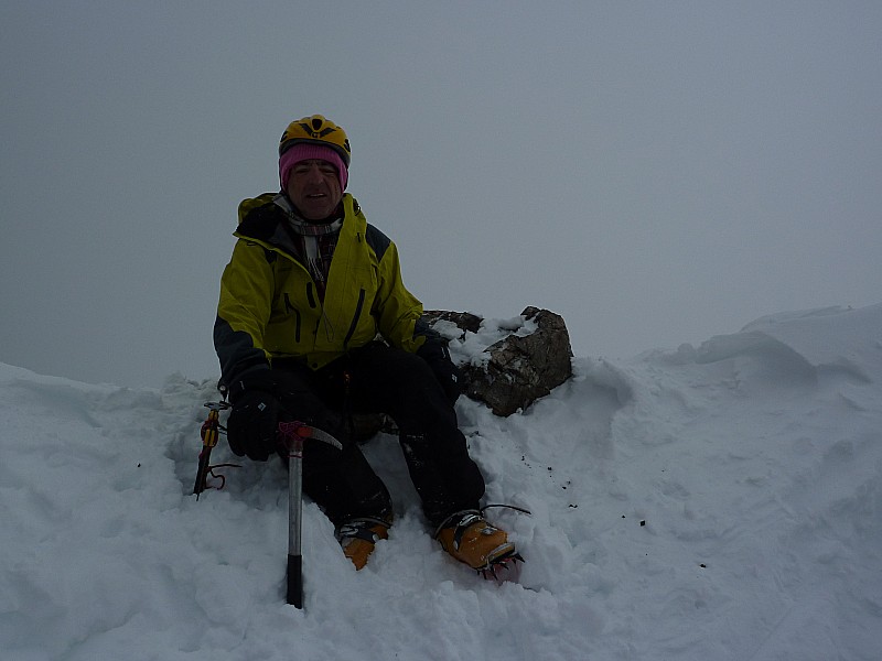 #47 Casse Déserte : Bibi au dessus du col. On attend une éclaicie pourvoir la Grande Ruine. Casse Déserte : Bibi au dessus du col. On attend une éclaicie pourvoir la Grande Ruine.