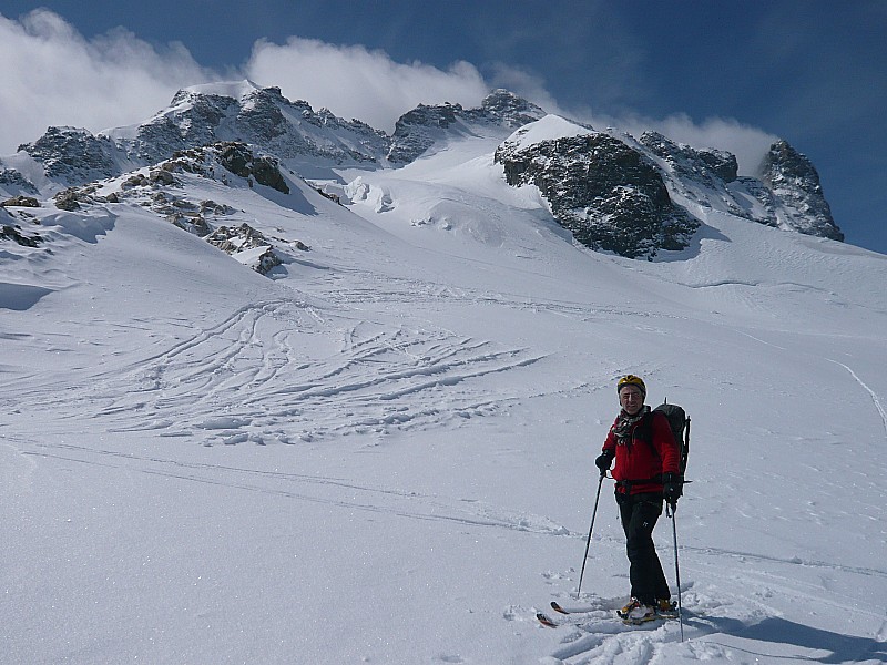 #62 Refuge de l Refuge de l'Aigle : Je prends la pose sous la Meije Orientale, une autre première le 21 août 1878.