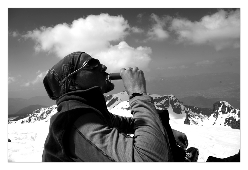 #2 Remontant : Un petit coup de genepy avant la descente :) Remontant : Un petit coup de genepy avant la descente :)