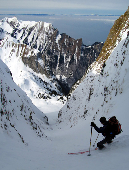 #3 Pierre : Pierre dans le haut de ce beau couloir où la poudre c Pierre : Pierre dans le haut de ce beau couloir où la poudre c'est accumulée.