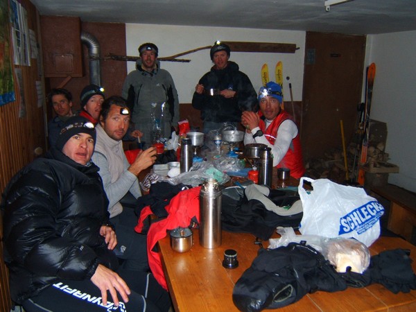 #8 Refuge de Combe Madame : On recharge les batterie au refuge de la combe Madame, il est minuit. Refuge de Combe Madame : On recharge les batterie au refuge de la combe Madame, il est minuit.
